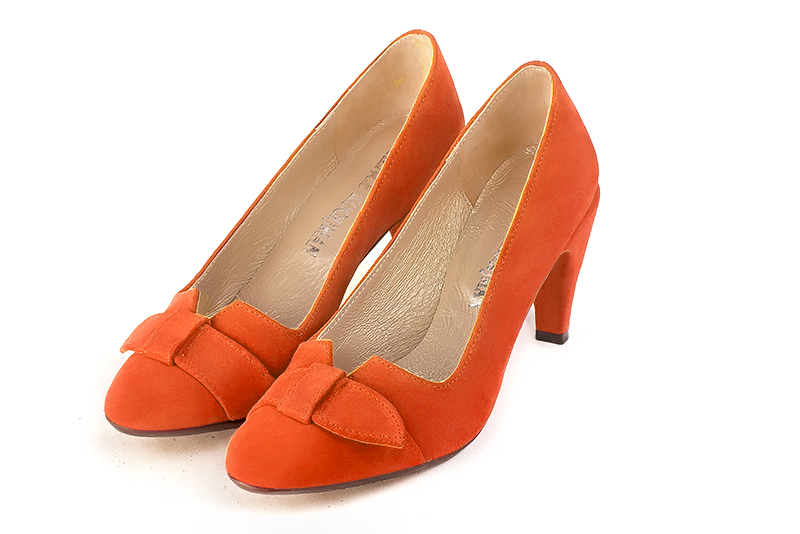 French elegance and refinement for these clementine orange dress pumps, with a knot on the front, 
                available in many subtle leather and colour combinations. Possibility to customize with your colors, materials and heels.
With its original cutout, this pretty fitted pump
will render you great services, combining comfort and distinction. 
                Matching clutches for parties, ceremonies and weddings.   
                You can customize these shoes to perfectly match your tastes or needs, and have a unique model.  
                Choice of leathers, colours, knots and heels. 
                Wide range of materials and shades carefully chosen.  
                Rich collection of flat, low, mid and high heels.  
                Small and large shoe sizes - Florence KOOIJMAN